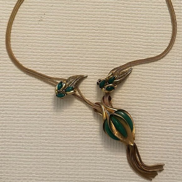 Vintage Signed Florenza Gold & Green Gripoix Lariat Necklace & Leaf Form Earring - Picture 1 of 7